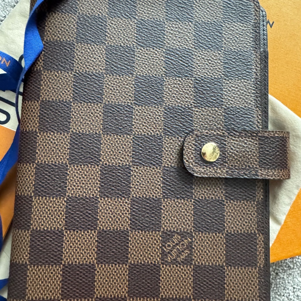 Louis Vuitton Medium Ring Agenda Cover - Picture 2 of 10